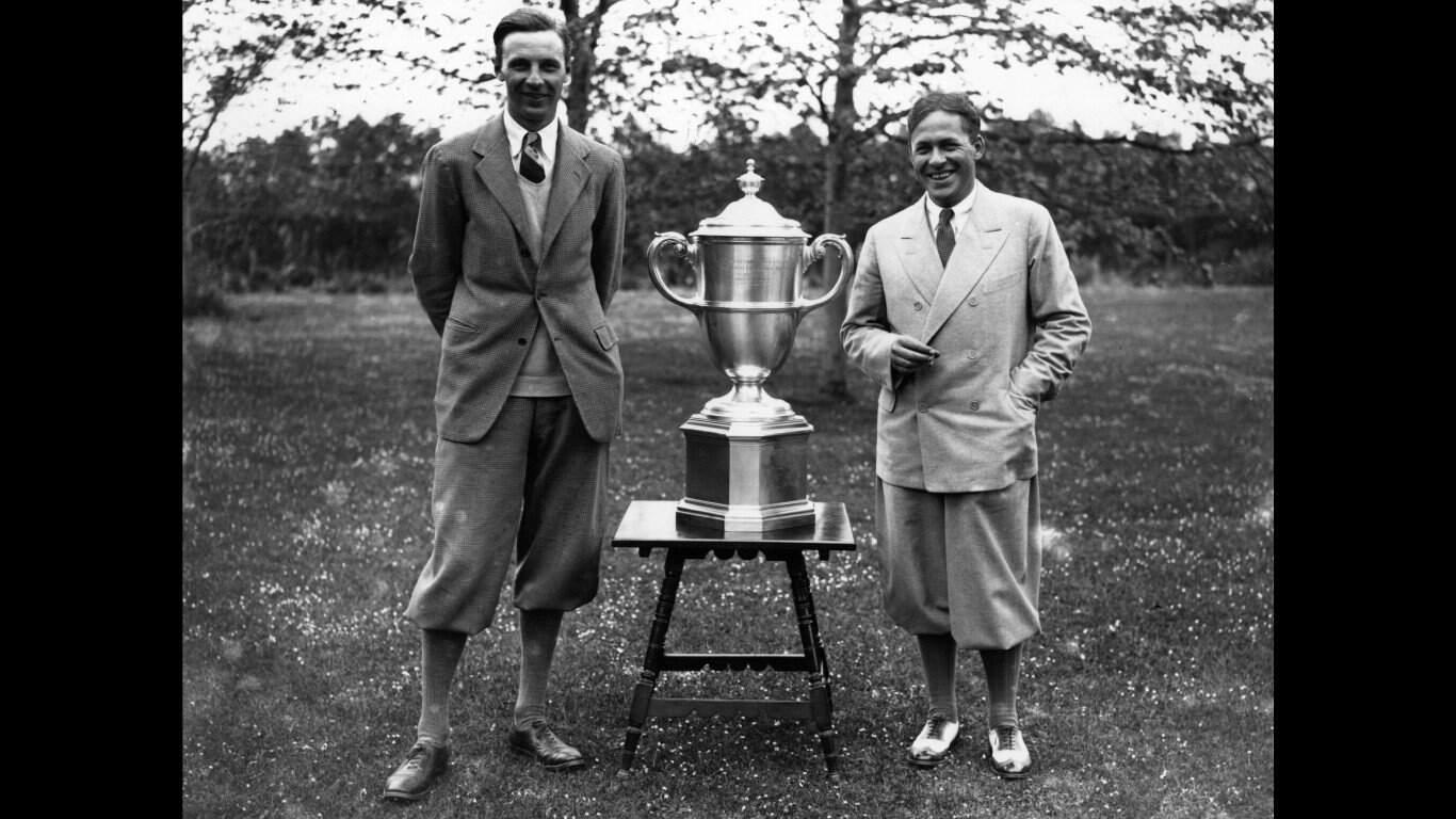 15. Golfer Bobby Jones (right) with the Walker Cup in Sandwich, England 1. Three models with hats by Hélène Sorbier, 2. People celebrating New Year’s Eve at El Morocco in New York City, 3. Ernest Hemingway and Marlene Dietrich, 4. Three women modeling dresses by Marcelle Landowska, 5. Lady smiling for a portrait, 6. Family of four listening to the radio, 7. German film director Fritz Lang, 9. Stepping out for a spring fashion parade in Brisbane, Australia, 10. Jean Harlow with Marcel Waves, 11. Conductors Serge Koussevitsky (left) and Sir Thomas Beecham, 12. Models with an audience in Paris, 13. American cartoonist and fashion designer Gladys Parker, 14. Three women with hats in Paris, 15. Golfer Bobby Jones (right) with the Walker Cup in Sandwich, England, 16. Models posing for a fashion shoot, 17. Modeling dresses by Hélène Sorbier in Paris, 18. German industrialist and arms manufacturer Gustav Krupp von Bohlen und Halbach (second from right) with his extended family, 19. A model in Paris, 20. Louisiana governor and senator Huey Long at a radio broadcast, 21. Brazilian politician Getúlio Vargas, 22. A model at the House of Paquin in Paris, 23. Two models in suits in Paris, 24. Austrian doctor and psychotherapist Alfred Adler, 25. Boxer Jack Dempsey, 26. British politician James Thomas (center) and friends, 27. Posing outside a cat show at the Salle Wagram, Paris, 28. Miss France, 29. Attorney Clarence Darrow (right), 30. Model De Decker with hat, 31. Actresses Laurette Taylor (left) and Ethel Barrymore, 32. Model De Decker with another hat, 33. Two models with hats in Paris, 34. Model Eliane Richer with hat, 35. Austrian-born actor and director Erich Von Stroheim, 36. Model Hélène Sorbier with hat, 37. Douglas Fairbanks Jr. (left), Charlie Chaplin, and Mary Pickford, 38. Fashion models, 39. Model in long dress with hat, 40. Models in a Red Bug Electric Roadster car at the Edison Electrical Exposition in New York, 41. Model with a hat, 42. Gary Cooper (right) and a location caterer on the set of “The Spoilers”, 43. A reception for golfer Bobby Jones after his British Open victory, 44. Model in a dress, 45. British photographer and costume designer Cecil Beaton, 46. Business mogul and multimillionaire John D. Rockefeller, 47. Five college girls jumping in winter clothes, 48. Model Hélène Sorbier with hat, 49. Model in a summer dress with hat, 50. Businessman and philanthropist Simon Guggenheim, 51. Diplomats from Czechoslovakia, Romania, and Yugoslavia at a Little Entente conference in Belgrade, 52. Model with a hat in Paris, 53. Woman standing outside