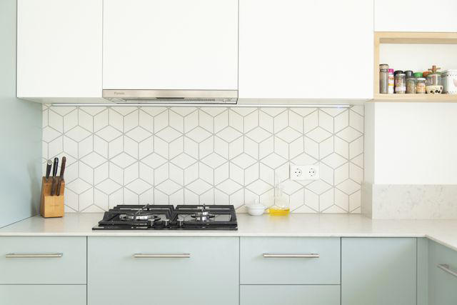 Mint Green, Honey Oak Wood, Country Red, Stark White