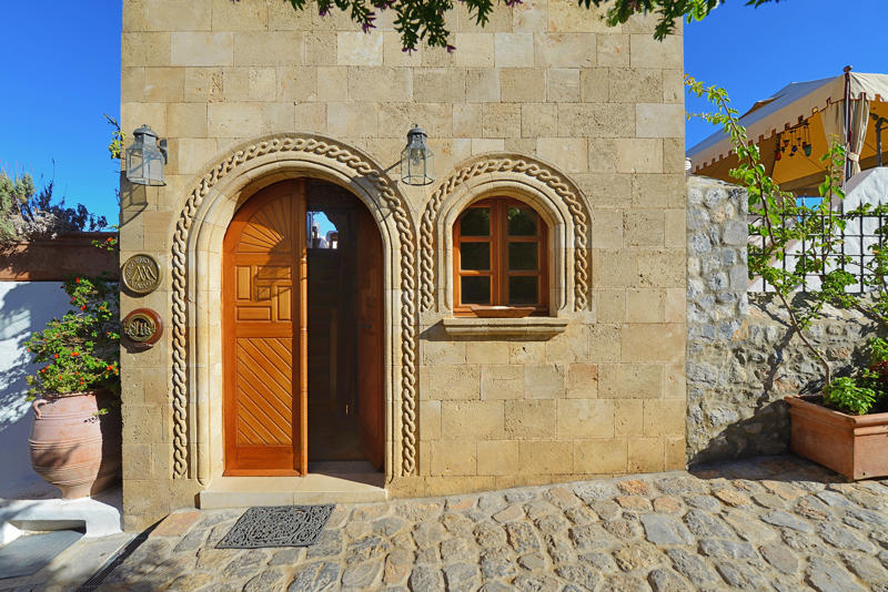 1. Creta Maris hotel, 2. Grecotel LUXME White hotel, 3. Milia Mountain Retreat hotel, 4. Aulūs Lindos Rhodes Resort, Curio Collection by Hilton, 5. Melenos Art Boutique Hotel, 6. More Meni City Beach Rhodes hotel, 7. Nido Hotel, Mar-Bella Collection, 8. Ikos Odisia hotel, 9. Liston Suites hotel, 10. Lesante Cape hotel, 11. Nobelos hotel, 12. Windmill Bay hotel, 13. Canaves Ena hotel, 14. Sandblu hotel, 15. Santorini Sky hotel, 16. Ananea Mykonos hotel, 17. Koukoumi Vegan Hotel, 18. The Wild Hotel, 19. Andronis Minois hotel, 20. Paros Agnanti Resort & Spa hotel, 21. Pnoi Hotel