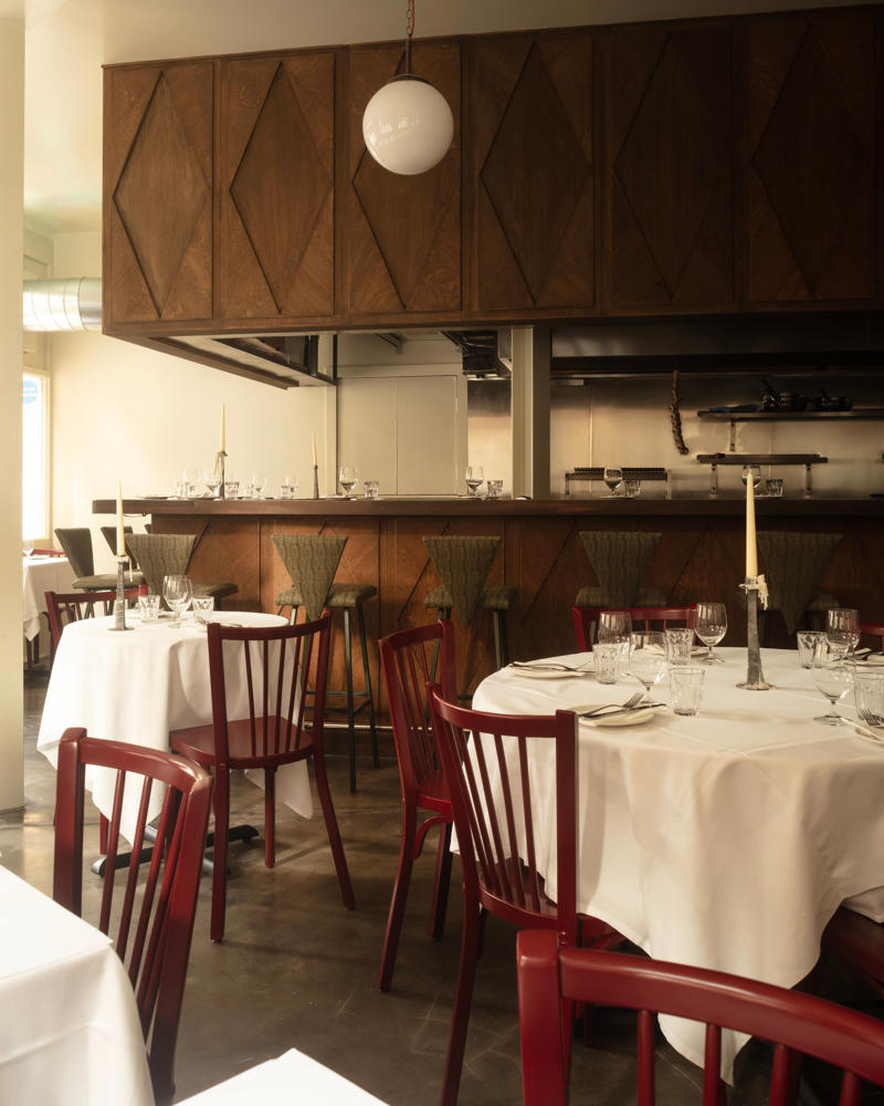 Les 2 Garçons, Paulette, Maison François, Casse-Croûte, Bouchon Racine , 64 Goodge Street, La Poule au Pot, The French House, Chez Bruce, Le Colombier, 40 Maltby Street, Bistro Freddie, Gauthier Soho, Galvin Bistrot & Bar, L’Escargot, Josephine Bistro, Chelsea, La Petite Maison, Alain Ducasse at The Dorchester