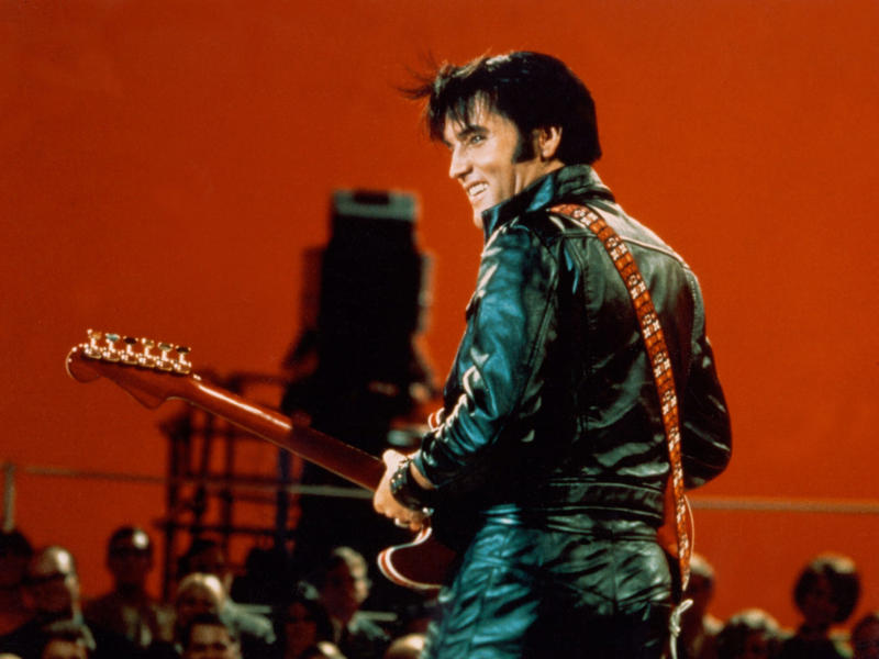 2. Elvis Presley — 146.5 million units 25. Luke Bryan — 19 million units, 24. Hank Williams Jr. — 19.5 million units, 23. Brooks & Dunn — 21.5 million units, 22. Carrie Underwood — 22.5 million units, 21. Jimmy Buffett — 23 million units, 18. Vince Gill — 24 million units, 15. Linda Ronstadt — 30 million units, 14. Willie Nelson — 31.5 million units, 13. The Chicks — 33 million units, 12. John Denver — 33.5 million units, 11. Kenny Chesney — 35 million units, 8. Alan Jackson — 44.5 million units, 7. Kenny Rogers — 47.5 million units, 6. Shania Twain — 48 million units, 5. Alabama — 49 million units, 4. Taylor Swift — 57 million units, 3. George Strait — 69.5 million units, 2. Elvis Presley — 146.5 million units, 1. Garth Brooks — 162 million units