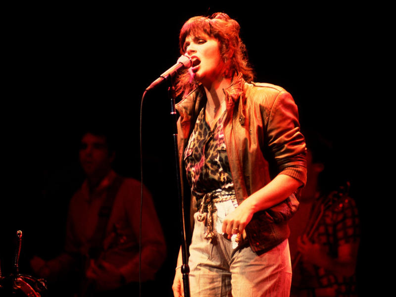15. Linda Ronstadt — 30 million units 25. Luke Bryan — 19 million units, 24. Hank Williams Jr. — 19.5 million units, 23. Brooks & Dunn — 21.5 million units, 22. Carrie Underwood — 22.5 million units, 21. Jimmy Buffett — 23 million units, 18. Vince Gill — 24 million units, 15. Linda Ronstadt — 30 million units, 14. Willie Nelson — 31.5 million units, 13. The Chicks — 33 million units, 12. John Denver — 33.5 million units, 11. Kenny Chesney — 35 million units, 8. Alan Jackson — 44.5 million units, 7. Kenny Rogers — 47.5 million units, 6. Shania Twain — 48 million units, 5. Alabama — 49 million units, 4. Taylor Swift — 57 million units, 3. George Strait — 69.5 million units, 2. Elvis Presley — 146.5 million units, 1. Garth Brooks — 162 million units