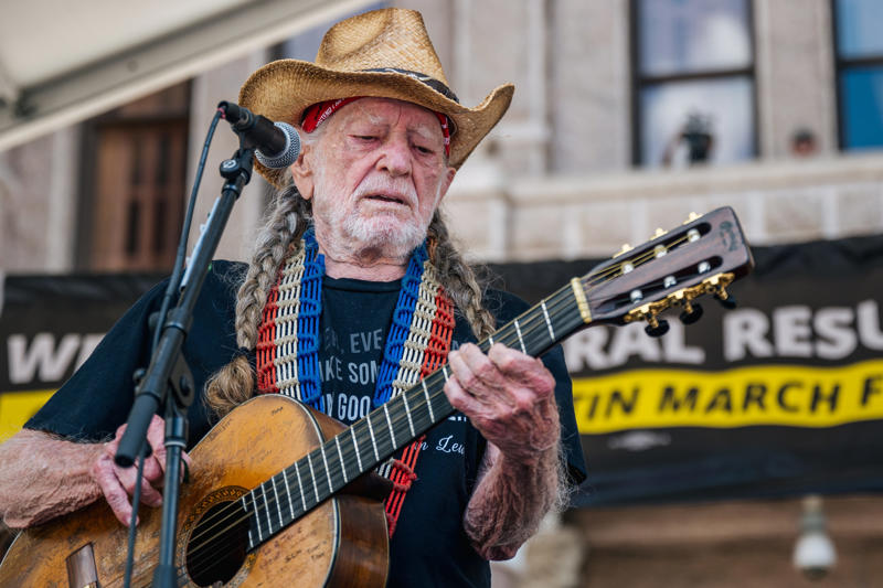 14. Willie Nelson — 31.5 million units 25. Luke Bryan — 19 million units, 24. Hank Williams Jr. — 19.5 million units, 23. Brooks & Dunn — 21.5 million units, 22. Carrie Underwood — 22.5 million units, 21. Jimmy Buffett — 23 million units, 18. Vince Gill — 24 million units, 15. Linda Ronstadt — 30 million units, 14. Willie Nelson — 31.5 million units, 13. The Chicks — 33 million units, 12. John Denver — 33.5 million units, 11. Kenny Chesney — 35 million units, 8. Alan Jackson — 44.5 million units, 7. Kenny Rogers — 47.5 million units, 6. Shania Twain — 48 million units, 5. Alabama — 49 million units, 4. Taylor Swift — 57 million units, 3. George Strait — 69.5 million units, 2. Elvis Presley — 146.5 million units, 1. Garth Brooks — 162 million units