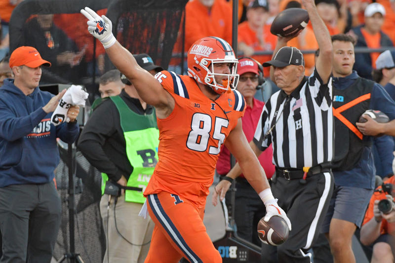 Who were the top Illinois tight ends in 2024?, Who does Illinois have at tight end in 2025?, How does Bret Bielema use the tight end?, Where does the Illinois Class of 2026 rank?
