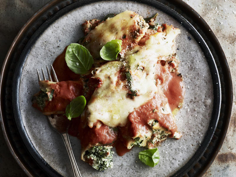 Cannelloni straight-up , Spinach, cheese and potato cannelloni , Spinach and three cheese cannelloni , Lamb and silverbeet cannelloni , Spinach and ricotta cannelloni with olive tapenade , Bolognese cannelloni , Prosciutto, pumpkin and sage cannelloni , Spinach and herb cannelloni , Broccoli and cauliflower cannelloni , Wholemeal spinach and ricotta cannelloni , Chicken, spinach and ricotta cannelloni , Crab and scallop cannelloni with cauliflower puree