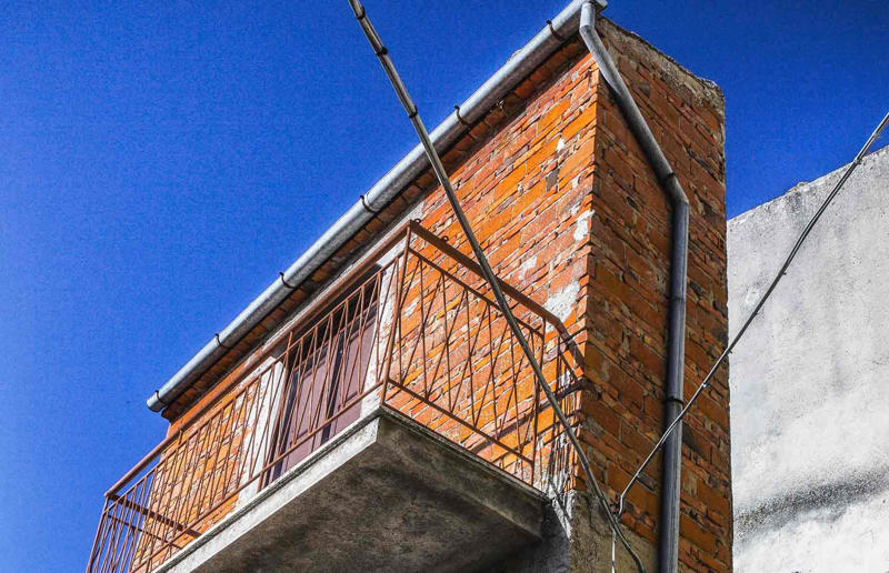 Man builds three-foot-wide house to block neighbour’s outlook Surprising real estate spats from around the globe, Homeowner built fence through neighbour's swimming pool, Woman gave house 'circus' makeover after planning complaints, Ruffled residents take action against rowdy roosters, Man builds three-foot-wide house to block neighbour’s outlook, Goalkeeper took chainsaw to neighbour’s garage over obstructed view, Neighbours' tree cut in half over bird mess, Neighbours' tree cut in half over bird poo squabble, Millionaire couple sued by neighbours over supercar headache, Airbnb host riled neighbours with pink emoji paint job, Civil War veteran built skinny house to spite his brother, Vegan sued neighbours over barbecue smells, Neighbour filed noise complaint over rowdy sea lions, Disgruntled man listed part of homeowner's wall for £37k