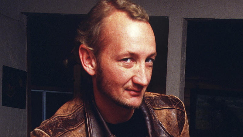 Robert Englund (A Nightmare on Elm Street) Sci-fi series of the 80s: 'V', Jane Badler: Diana, Jane Badler after the series, Nicky Katt: Sean Donovan, Nicky Katt after the series, Faye Grant: Julie Parrish, Faye Grant after the series, June Chadwick: Lydia, June Chadwick after the series, Robert Englund: Willie, Robert Englund after the series, Andrew Prine: Steven, Andrew Prine after the series, Marc Singer: Mike Donovan, Marc Singer after the series, Judson Scott: Lieutenant James, Judson Scott after the series, Richard Herd: John, Richard Herd after the series, Michael Wright: Elias Taylor, Michael Wright after the series, Lane Smith: Nathan Bates, Lane Smith after the series, Jeff Yagher: Kyle Bates, Jeff Yagher after the series, Michael Ironside: Ham Tyler, Michael Ironside after the series, Jennifer Cooke: Elizabeth, Jennifer Cooke after the series, Blair Tefkin: Robin Maxwell, Blair Tefkin after the series, Aki Aleong: Mr. Chiang, Aki Aleong after series, Duncan Regehr: Charles