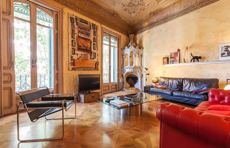 Killing Eve, Villanelle’s Barcelona apartment: Barcelona, Spain Screen-worthy Airbnb listings, Twilight, Bella Swan’s house: Oregon, USA, Normal People, Marianne’s Italian villa: Stimigliano, Italy, The Castle, the Kerrigan's holiday home: Victoria, Australia, Killing Eve, Villanelle’s Barcelona apartment: Barcelona, Spain, Offspring, Dr Nina Proudman’s house: Victoria, Australia, The Bachelorette, rustic windmill: Nikithianos, Greece, Harry Potter and the Deathly Hallows, Godric’s Hollow: Suffolk, England, Fleming Villa: Oracabessa, Jamaica, Too Hot to Handle villa: Casa Tau, Nayarit, Mexico, Stranger Things, Byers House: Georgia, USA, Groundhog Day, Phil Connors’ room: Illinois, USA