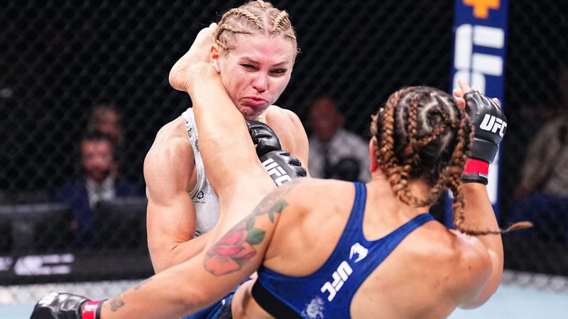 レスラーの歓喜がUFCで議論を呼ぶ。, パリのUFCイベントでロシアのダリア・ジェレスニャコバに勝利したアルゼンチンのアイリン・ペレスは、喜びを爆発させた。, アルゼンチン人レスラーは1ラウンドで勝利。, アイリン・ペレスはサブミッションホールドを決め、ロシア人選手に勝利。, ペレスは対戦相手の目の前でトワーキングを披露し、物議を醸した。, スポーツマンシップに欠けるとして、ソーシャルメディア上で批判を引き起こした。, 多くの人がこの歓喜を『無礼だ』と言った。, ペレスは試合後、この歓喜を誇らしげに主張し、そのジェスチャーをソーシャルメディアで説明した。, 「ダリヤは試合前、私に対してとても失礼なことを言った」, アイリン・ペレスは試合前から論争を巻き起こした。, ペレスは他の試合にも出場できたが、規定により賞金の20％を失った。, アイリン・ペレスのUFC戦績は11勝2敗。, 1994年10月5日生まれで、愛称は「フィオナ」。