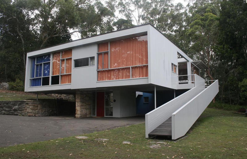 Rose Seidler House by Harry Seidler Statement homes from the world's most innovative architects, Edith Farnsworth House by Mies van der Rohe, The Glass House by Philip Johnson, Miller House and Garden by Eero Saarinen, Gropius House by Walter Gropius, Kaufmann House by Richard Neutra, Villa Majorelle by Henri Sauvage, Elrod House by John Lautner, Vanna Venturi House by Robert Venturi, Rose Seidler House by Harry Seidler, Gwathmey Residence and Studio by Charles Gwathmey, 2 Willow Road by Ernő Goldfinger, Kubuswoningen by Piet Blom, Kings Road House by Rudolph Schindler, Rogers House by Richard and Su Rogers, Casa Malaparte by Adalberto Libera, Villa Savoye by Le Corbusier, The Aalto House by Alvar Aalto, Gehry Residence by Frank Gehry, Palais Bulles by Antti Lovag, Casa Luis Barragán by Luis Barragán, Frey House II by Albert Frey, Fallingwater by Frank Lloyd Wright, Eames House by Charles and Ray Eames, Ennis House by Frank Lloyd Wright, Westhope by Frank Lloyd Wright, The Chemosphere by John Lautner, E-1027 Villa by Eileen Gray, The Lovell Beach House by Rudolf Schindler, Rietveld Schröder House by Gerrit Rietveld, Casa das Canoas by Oscar Niemeyer, La Ricarda by Antonio Bonet Castellana