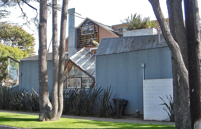 Gehry Residence by Frank Gehry Statement homes from the world's most innovative architects, Edith Farnsworth House by Mies van der Rohe, The Glass House by Philip Johnson, Miller House and Garden by Eero Saarinen, Gropius House by Walter Gropius, Kaufmann House by Richard Neutra, Villa Majorelle by Henri Sauvage, Elrod House by John Lautner, Vanna Venturi House by Robert Venturi, Rose Seidler House by Harry Seidler, Gwathmey Residence and Studio by Charles Gwathmey, 2 Willow Road by Ernő Goldfinger, Kubuswoningen by Piet Blom, Kings Road House by Rudolph Schindler, Rogers House by Richard and Su Rogers, Casa Malaparte by Adalberto Libera, Villa Savoye by Le Corbusier, The Aalto House by Alvar Aalto, Gehry Residence by Frank Gehry, Palais Bulles by Antti Lovag, Casa Luis Barragán by Luis Barragán, Frey House II by Albert Frey, Fallingwater by Frank Lloyd Wright, Eames House by Charles and Ray Eames, Ennis House by Frank Lloyd Wright, Westhope by Frank Lloyd Wright, The Chemosphere by John Lautner, E-1027 Villa by Eileen Gray, The Lovell Beach House by Rudolf Schindler, Rietveld Schröder House by Gerrit Rietveld, Casa das Canoas by Oscar Niemeyer, La Ricarda by Antonio Bonet Castellana
