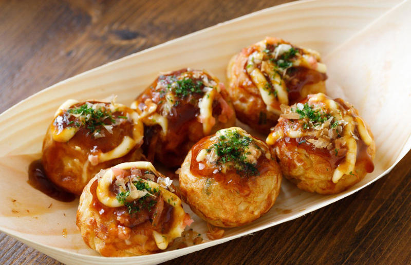 17. Takoyaki, Japan 36. Bitterballen, Netherlands, 35. Pierogi, Poland, 34. Choripán, Argentina, 33. Slider, USA, 32. Elote, Mexico, 31. Rolex, Uganda, 30. Pad Thai, Thailand, 29. Souvlaki, Greece, 28. Bhelpuri, India, 27. Bánh mì, Vietnam, 26. Ta’ameya, Egypt, 25. Chǎofàn, China, 24. Shawarma, Turkey, 23. Arepa, Venezuela and Colombia, 22. Vada pav, India, 21. Gyros, Greece, 20. Churros, Spain, 19. Bao buns, China, 18. Fish and chips, UK, 17. Takoyaki, Japan, 16. Currywurst, Germany, 15. Burrito, Mexico or USA, 14. Döner kebab, Germany, 13. Bunny chow, South Africa, 12. Tacos, Mexico, 11. Meat pie, Australia, 10. Bratwurst, Germany, 9. Samosa, India, 8. Poutine, Canada, 7. Cheeseburger, USA, 6. Fried chicken, various locations, 5. Hot dog, various locations, 4. Fried chicken sandwich, USA, 3. Pizza, Italy, 2. Hamburger, various locations