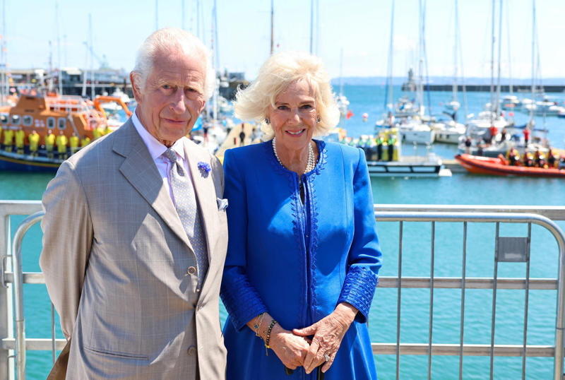 They pack their own blood, Extremely tight schedule, Everything's prearranged, They take the train, Greetings in several languages, They always pack a black outfit, Immigration, Heirs never travel together, Their luggage is tagged, A small army of employees, Identical outfits, Always dressed to the nines, Budgetary concerns, No private jets