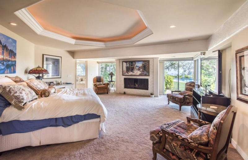 Inside the former homes of entertainment icons, Judy Garland's Bel Air bungalow, Dolores del Rio's bespoke love nest, Frank Sinatra's mid-century modern mansion, Howard Hughes' Spanish Revival mansion, Elizabeth Taylor's Beverly Hills mansion, Marilyn Monroe's would-be forever home, James Dean's Spanish-style hacienda, Lauren Bacall's Manhattan apartment, Cary Grant's romantic Palm Springs hideaway, Yvette Mimieux's Bel Air estate, Audrey Hepburn and Mel Ferrer's Colonial Estate, Marlene Dietrich's Beverly Hills rental, Carmen Miranda's Hollywood home