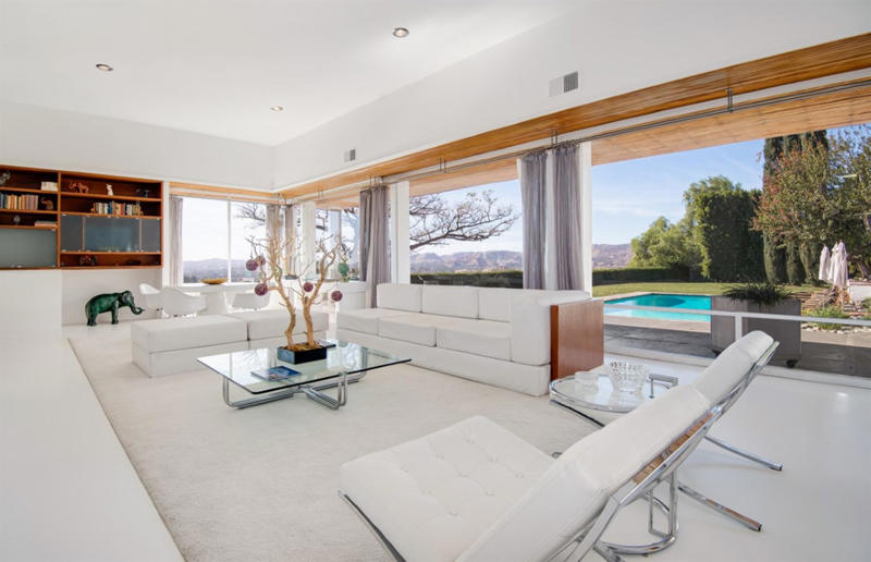 Inside the former homes of entertainment icons, Judy Garland's Bel Air bungalow, Dolores del Rio's bespoke love nest, Frank Sinatra's mid-century modern mansion, Howard Hughes' Spanish Revival mansion, Elizabeth Taylor's Beverly Hills mansion, Marilyn Monroe's would-be forever home, James Dean's Spanish-style hacienda, Lauren Bacall's Manhattan apartment, Cary Grant's romantic Palm Springs hideaway, Yvette Mimieux's Bel Air estate, Audrey Hepburn and Mel Ferrer's Colonial Estate, Marlene Dietrich's Beverly Hills rental, Carmen Miranda's Hollywood home