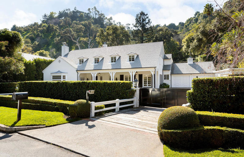 Inside the former homes of entertainment icons, Judy Garland's Bel Air bungalow, Dolores del Rio's bespoke love nest, Frank Sinatra's mid-century modern mansion, Howard Hughes' Spanish Revival mansion, Elizabeth Taylor's Beverly Hills mansion, Marilyn Monroe's would-be forever home, James Dean's Spanish-style hacienda, Lauren Bacall's Manhattan apartment, Cary Grant's romantic Palm Springs hideaway, Yvette Mimieux's Bel Air estate, Audrey Hepburn and Mel Ferrer's Colonial Estate, Marlene Dietrich's Beverly Hills rental, Carmen Miranda's Hollywood home