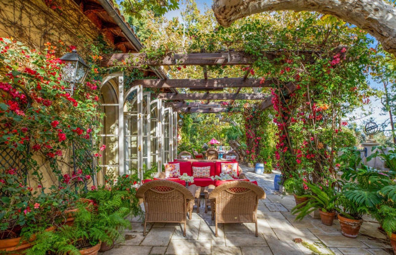 Inside the former homes of entertainment icons, Judy Garland's Bel Air bungalow, Dolores del Rio's bespoke love nest, Frank Sinatra's mid-century modern mansion, Howard Hughes' Spanish Revival mansion, Elizabeth Taylor's Beverly Hills mansion, Marilyn Monroe's would-be forever home, James Dean's Spanish-style hacienda, Lauren Bacall's Manhattan apartment, Cary Grant's romantic Palm Springs hideaway, Yvette Mimieux's Bel Air estate, Audrey Hepburn and Mel Ferrer's Colonial Estate, Marlene Dietrich's Beverly Hills rental, Carmen Miranda's Hollywood home