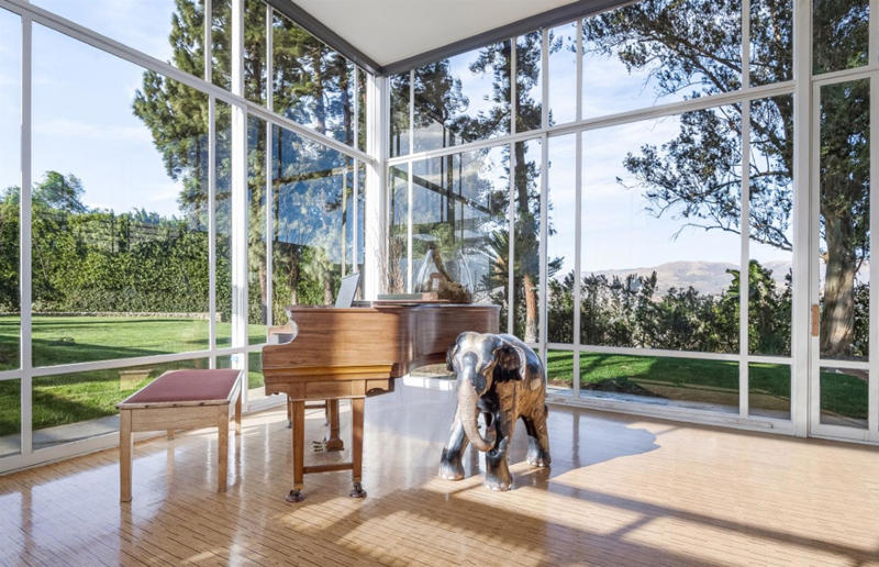 Inside the former homes of entertainment icons, Judy Garland's Bel Air bungalow, Dolores del Rio's bespoke love nest, Frank Sinatra's mid-century modern mansion, Howard Hughes' Spanish Revival mansion, Elizabeth Taylor's Beverly Hills mansion, Marilyn Monroe's would-be forever home, James Dean's Spanish-style hacienda, Lauren Bacall's Manhattan apartment, Cary Grant's romantic Palm Springs hideaway, Yvette Mimieux's Bel Air estate, Audrey Hepburn and Mel Ferrer's Colonial Estate, Marlene Dietrich's Beverly Hills rental, Carmen Miranda's Hollywood home