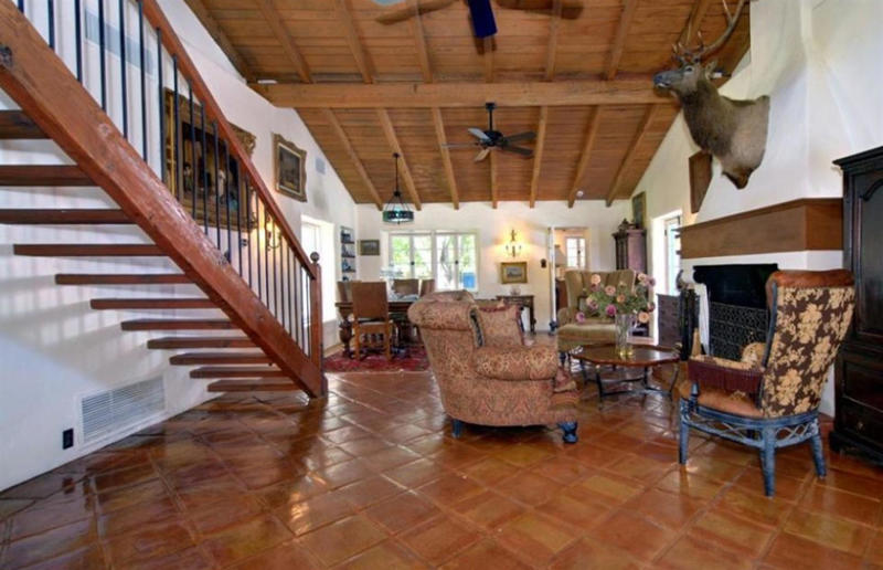 Inside the former homes of entertainment icons, Judy Garland's Bel Air bungalow, Dolores del Rio's bespoke love nest, Frank Sinatra's mid-century modern mansion, Howard Hughes' Spanish Revival mansion, Elizabeth Taylor's Beverly Hills mansion, Marilyn Monroe's would-be forever home, James Dean's Spanish-style hacienda, Lauren Bacall's Manhattan apartment, Cary Grant's romantic Palm Springs hideaway, Yvette Mimieux's Bel Air estate, Audrey Hepburn and Mel Ferrer's Colonial Estate, Marlene Dietrich's Beverly Hills rental, Carmen Miranda's Hollywood home