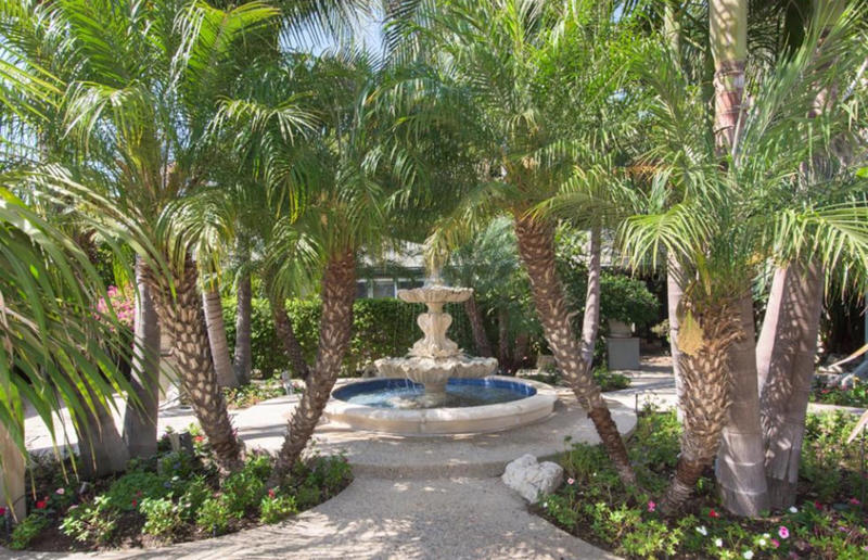 Inside the former homes of entertainment icons, Judy Garland's Bel Air bungalow, Dolores del Rio's bespoke love nest, Frank Sinatra's mid-century modern mansion, Howard Hughes' Spanish Revival mansion, Elizabeth Taylor's Beverly Hills mansion, Marilyn Monroe's would-be forever home, James Dean's Spanish-style hacienda, Lauren Bacall's Manhattan apartment, Cary Grant's romantic Palm Springs hideaway, Yvette Mimieux's Bel Air estate, Audrey Hepburn and Mel Ferrer's Colonial Estate, Marlene Dietrich's Beverly Hills rental, Carmen Miranda's Hollywood home