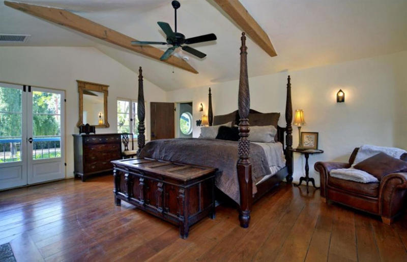 Inside the former homes of entertainment icons, Judy Garland's Bel Air bungalow, Dolores del Rio's bespoke love nest, Frank Sinatra's mid-century modern mansion, Howard Hughes' Spanish Revival mansion, Elizabeth Taylor's Beverly Hills mansion, Marilyn Monroe's would-be forever home, James Dean's Spanish-style hacienda, Lauren Bacall's Manhattan apartment, Cary Grant's romantic Palm Springs hideaway, Yvette Mimieux's Bel Air estate, Audrey Hepburn and Mel Ferrer's Colonial Estate, Marlene Dietrich's Beverly Hills rental, Carmen Miranda's Hollywood home