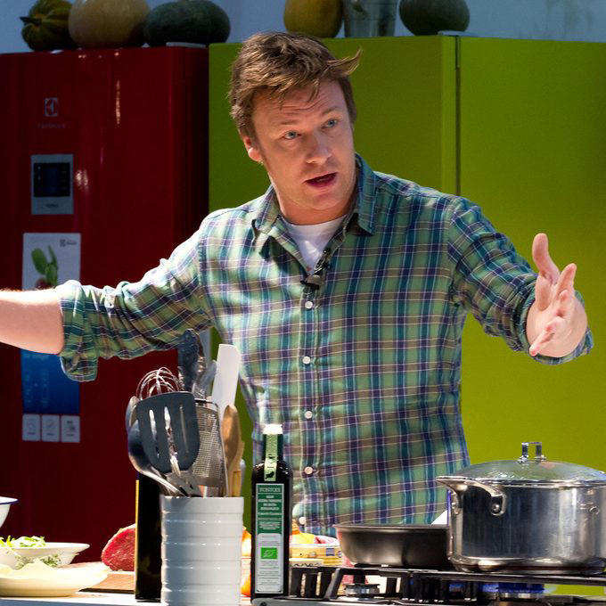 Anthony Bourdain, Alton Brown, Anne Burrell, Paul Hollywood, Duff Goldman, Rachael Ray, Giada De Laurentiis, Guy Fieri, Ina Garten, Bobby Flay, Emeril Lagasse, Gordon Ramsay, Jamie Oliver, Martha Stewart, Mary Berry, Masaharu Morimoto, Michael Symon, Robert Irvine, Wolfgang Puck