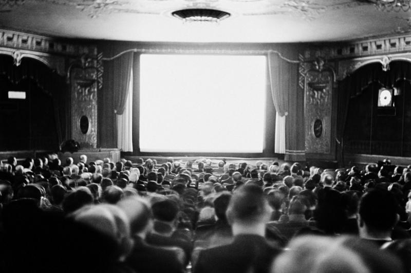 1950年代のハリウッドを席巻, 抜群のプロポーション, ジェーンの髪はブルネット, 17歳で最初の結婚, 美人コンテストに出場, ブロンドに染める, 『女はそれを我慢できない』（1956年）, ゴールデングローブ賞を受賞, ソフィア・ローレンとの邂逅, 時代遅れの存在に, ビートルズとナイトクラブで, ハリウッドから忘れ去られる, 晩年はナイトクラブや低予算映画に, 自動車事故で死亡, 前方のトレーラーにめりこむ, 「マンスフィールド・バー」