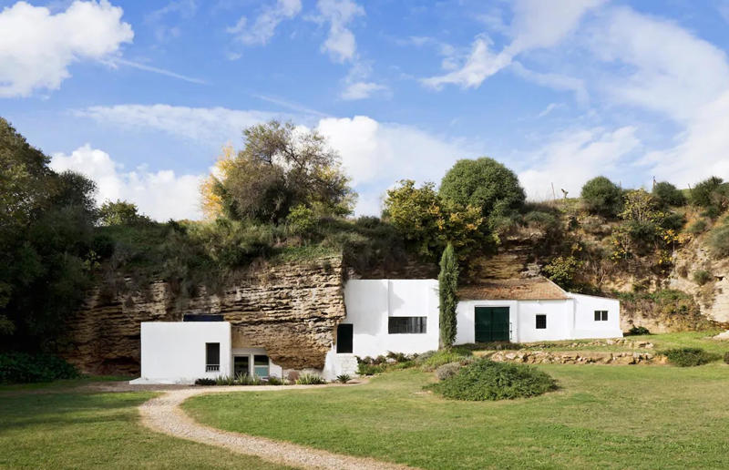 Where nature and architecture meet, The Pierre, Washington, USA, Ancient sandstone cave home, Worcestershire, UK, Fallingwater, Pennsylvania, USA, Casa do Penedo, Fafe, Portugal, Cave house, Ciudad Real, Spain, Morada Escondida, Todos Santos, Mexico, Turf homes, Hofskirkja, Iceland, Around the Oak, Saxony-Anhalt, Germany, Dune House, Massachusetts, USA, Sycamore House, California, USA, House Inside a Rock, Hejaz, Saudi Arabia