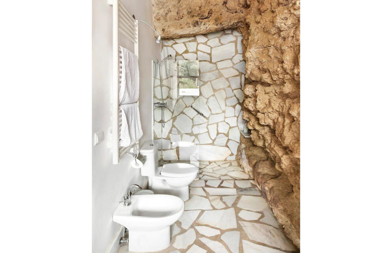 Where nature and architecture meet, The Pierre, Washington, USA, Ancient sandstone cave home, Worcestershire, UK, Fallingwater, Pennsylvania, USA, Casa do Penedo, Fafe, Portugal, Cave house, Ciudad Real, Spain, Morada Escondida, Todos Santos, Mexico, Turf homes, Hofskirkja, Iceland, Around the Oak, Saxony-Anhalt, Germany, Dune House, Massachusetts, USA, Sycamore House, California, USA, House Inside a Rock, Hejaz, Saudi Arabia