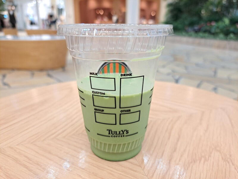 1位：まずはこれ！ 「本日のコーヒー」 108pts, 2位：はちみつの風味が美味しい「ハニーミルクラテ」 85pts, 3位：ミルクたっぷり「カフェラテ」 83pts, 4位：コクのある甘さ「ロイヤルミルクティー」 41pts, 5位：濃厚な甘さ「キャラメルラテ with ソルティーキャラメルソース」 40pts, 6位：嬉しい低カロリー「ソイラテ」 34pts, 7位：こだわりの美味しさ「水出しアイスコーヒー」 29pts, 8位：すっきり飲める「アイスコーヒー」 28pts, 9位：深みのある美味しさ「アイリッシュラテ」 19pts, 10位：ほろ苦さが◎！ 「宇治抹茶ラテ」 18pts, サムシングブルー ベリーヨーグルトスワークル®, ＆TEA グレープフルーツセパレートティー, 1.コールドドリンク×T’sアイス, 2.エスプレッソシェイク×チョコソース, 3.抹茶リスタ×ホイップクリーム, 4.ハニーミルクラテ×ソイミルク変更, 5.チャイミルクティー×はちみつ, 6.エスプレッソドリンク×デカフェ変更, 1.バター香るフレンチトースト セット＜終売・リニューアル＞, 2.イングリッシュマフィン ハムエッグセット, 3.ハムチーズ＆サラダサンド セット, 4.厚切りトースト ツナチーズメルト セット＜終売・リニューアル＞, 5.たっぷりタマゴサンド セット, 6.ボールパークドッグ プレーン セット, 1位：「鳴門金時のスイートポテト」 51pts, 2位：「極厚ハムカツサンド」 46pts, 2位：「たっぷりタマゴサンド」 46pts, 4位：「バウムクーヘン」 44pts, 5位：「霧島黒豚ベーコンのオリジナルカルボナーラ」 42pts＜終売＞, 1位：「ニューヨークチーズケーキ」 138pts, 2位：「モンブラン」 126pts, 3位：「ミルクレープ ブリュレ」 57pts, 4位：「ベーグルサンド あんバター」 50pts, 5位：「和三盆と大豆粉のシフォン」 40pts