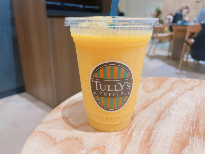 1位：まずはこれ！ 「本日のコーヒー」 108pts, 2位：はちみつの風味が美味しい「ハニーミルクラテ」 85pts, 3位：ミルクたっぷり「カフェラテ」 83pts, 4位：コクのある甘さ「ロイヤルミルクティー」 41pts, 5位：濃厚な甘さ「キャラメルラテ with ソルティーキャラメルソース」 40pts, 6位：嬉しい低カロリー「ソイラテ」 34pts, 7位：こだわりの美味しさ「水出しアイスコーヒー」 29pts, 8位：すっきり飲める「アイスコーヒー」 28pts, 9位：深みのある美味しさ「アイリッシュラテ」 19pts, 10位：ほろ苦さが◎！ 「宇治抹茶ラテ」 18pts, サムシングブルー ベリーヨーグルトスワークル®, ＆TEA グレープフルーツセパレートティー, 1.コールドドリンク×T’sアイス, 2.エスプレッソシェイク×チョコソース, 3.抹茶リスタ×ホイップクリーム, 4.ハニーミルクラテ×ソイミルク変更, 5.チャイミルクティー×はちみつ, 6.エスプレッソドリンク×デカフェ変更, 1.バター香るフレンチトースト セット＜終売・リニューアル＞, 2.イングリッシュマフィン ハムエッグセット, 3.ハムチーズ＆サラダサンド セット, 4.厚切りトースト ツナチーズメルト セット＜終売・リニューアル＞, 5.たっぷりタマゴサンド セット, 6.ボールパークドッグ プレーン セット, 1位：「鳴門金時のスイートポテト」 51pts, 2位：「極厚ハムカツサンド」 46pts, 2位：「たっぷりタマゴサンド」 46pts, 4位：「バウムクーヘン」 44pts, 5位：「霧島黒豚ベーコンのオリジナルカルボナーラ」 42pts＜終売＞, 1位：「ニューヨークチーズケーキ」 138pts, 2位：「モンブラン」 126pts, 3位：「ミルクレープ ブリュレ」 57pts, 4位：「ベーグルサンド あんバター」 50pts, 5位：「和三盆と大豆粉のシフォン」 40pts