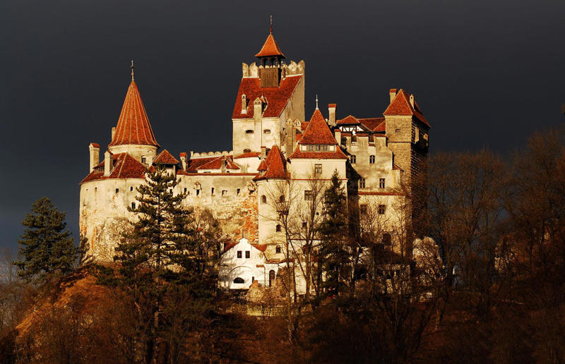 30. Vianden Castle, Luxembourg, 29. Prague Castle, Czechia, 28. Chapultepec Castle, Mexico, 27. Amigo’s Castle, New South Wales, Australia, 26. Amber Fort, India, 25. Larnach Castle, New Zealand, 24. Bodiam Castle, England, UK, 23. Topkapi Palace, Turkey, 22. Rhodes Castle, Greece, 21. Castello di Amorosa, California, USA, 20. Shuri Castle, Okinawa, Japan, 19. Frederiksborg Castle, Denmark, 18. Bran Castle, Romania, 17. Schwerin Castle, Germany, 16. Bojnice Castle, Slovakia, 15. Malbork Castle, Poland, 14. Edinburgh Castle, Scotland, UK, 13. Predjama Castle, Slovenia, 12. Chambord Castle, France, 11. Castello Aragonese, Italy, 10. Eilean Donan, Scotland, UK, 9. Casa Loma, Ontario, Canada, 8. Alcázar of Segovia, Spain, 7. Ksar of Ait-Ben-Haddou, Morocco, 6. Hohenwerfen Castle, Austria, 5. Windsor Castle, England, UK, 4. Trakai Island Castle, Lithuania, 3. Pena Palace, Portugal, 2. Neuschwanstein Castle, Germany