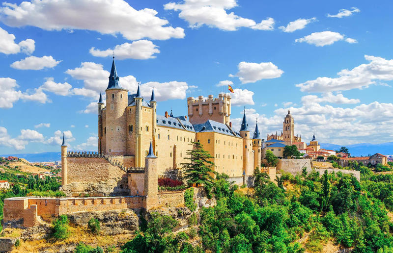 30. Vianden Castle, Luxembourg, 29. Prague Castle, Czechia, 28. Chapultepec Castle, Mexico, 27. Amigo’s Castle, New South Wales, Australia, 26. Amber Fort, India, 25. Larnach Castle, New Zealand, 24. Bodiam Castle, England, UK, 23. Topkapi Palace, Turkey, 22. Rhodes Castle, Greece, 21. Castello di Amorosa, California, USA, 20. Shuri Castle, Okinawa, Japan, 19. Frederiksborg Castle, Denmark, 18. Bran Castle, Romania, 17. Schwerin Castle, Germany, 16. Bojnice Castle, Slovakia, 15. Malbork Castle, Poland, 14. Edinburgh Castle, Scotland, UK, 13. Predjama Castle, Slovenia, 12. Chambord Castle, France, 11. Castello Aragonese, Italy, 10. Eilean Donan, Scotland, UK, 9. Casa Loma, Ontario, Canada, 8. Alcázar of Segovia, Spain, 7. Ksar of Ait-Ben-Haddou, Morocco, 6. Hohenwerfen Castle, Austria, 5. Windsor Castle, England, UK, 4. Trakai Island Castle, Lithuania, 3. Pena Palace, Portugal, 2. Neuschwanstein Castle, Germany