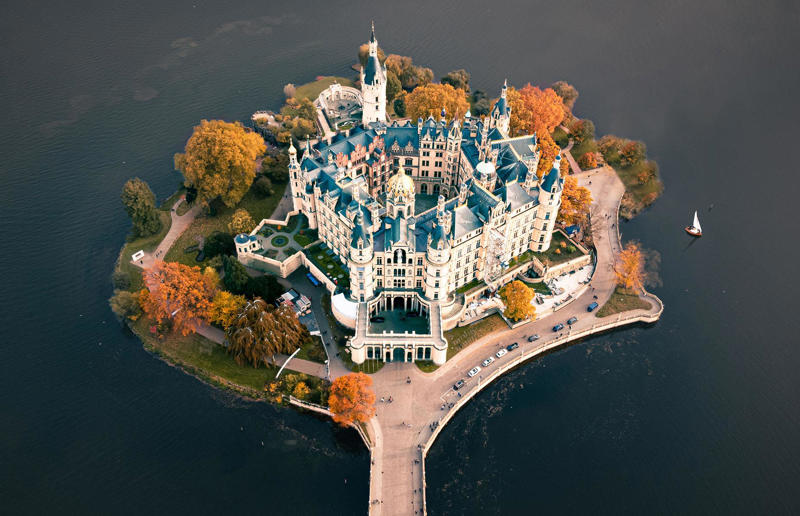 30. Vianden Castle, Luxembourg, 29. Prague Castle, Czechia, 28. Chapultepec Castle, Mexico, 27. Amigo’s Castle, New South Wales, Australia, 26. Amber Fort, India, 25. Larnach Castle, New Zealand, 24. Bodiam Castle, England, UK, 23. Topkapi Palace, Turkey, 22. Rhodes Castle, Greece, 21. Castello di Amorosa, California, USA, 20. Shuri Castle, Okinawa, Japan, 19. Frederiksborg Castle, Denmark, 18. Bran Castle, Romania, 17. Schwerin Castle, Germany, 16. Bojnice Castle, Slovakia, 15. Malbork Castle, Poland, 14. Edinburgh Castle, Scotland, UK, 13. Predjama Castle, Slovenia, 12. Chambord Castle, France, 11. Castello Aragonese, Italy, 10. Eilean Donan, Scotland, UK, 9. Casa Loma, Ontario, Canada, 8. Alcázar of Segovia, Spain, 7. Ksar of Ait-Ben-Haddou, Morocco, 6. Hohenwerfen Castle, Austria, 5. Windsor Castle, England, UK, 4. Trakai Island Castle, Lithuania, 3. Pena Palace, Portugal, 2. Neuschwanstein Castle, Germany