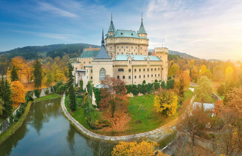 30. Vianden Castle, Luxembourg, 29. Prague Castle, Czechia, 28. Chapultepec Castle, Mexico, 27. Amigo’s Castle, New South Wales, Australia, 26. Amber Fort, India, 25. Larnach Castle, New Zealand, 24. Bodiam Castle, England, UK, 23. Topkapi Palace, Turkey, 22. Rhodes Castle, Greece, 21. Castello di Amorosa, California, USA, 20. Shuri Castle, Okinawa, Japan, 19. Frederiksborg Castle, Denmark, 18. Bran Castle, Romania, 17. Schwerin Castle, Germany, 16. Bojnice Castle, Slovakia, 15. Malbork Castle, Poland, 14. Edinburgh Castle, Scotland, UK, 13. Predjama Castle, Slovenia, 12. Chambord Castle, France, 11. Castello Aragonese, Italy, 10. Eilean Donan, Scotland, UK, 9. Casa Loma, Ontario, Canada, 8. Alcázar of Segovia, Spain, 7. Ksar of Ait-Ben-Haddou, Morocco, 6. Hohenwerfen Castle, Austria, 5. Windsor Castle, England, UK, 4. Trakai Island Castle, Lithuania, 3. Pena Palace, Portugal, 2. Neuschwanstein Castle, Germany