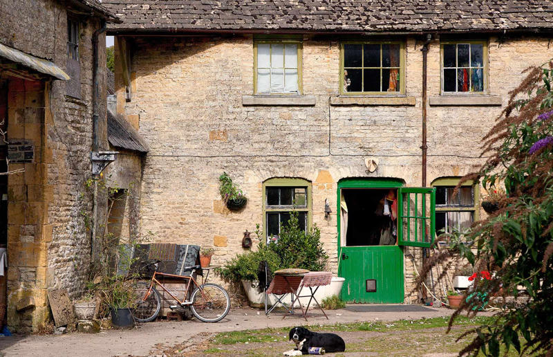 Stable doors Blasts from the homeware past, Sunken seating areas, Garden swing seats, Geometric wallpaper, Silk and satin sheets, Sputnik Chandeliers, Heated hostess trolleys, Oversized table lamps, Painted door frames, Plaid decor, Mosaic-inspired patterns, Classic cookery aids, Spinning colanders, Plates on walls, Decorating with stripes, Silent servants, Toile Du Jouy prints, Step-up baths, Chrome furnishings, Bed curtains and canopies, Mid-century stonework, Teasmade, Dark wooden cladding, Transom windows, Window seats, Writing desks, Airing cupboards, Clothes drying racks, Stable doors, Hostess trolleys, TV cabinets, Biscuit tins, Radio alarm clocks, Lazy Susans, Magazine racks, Clotheslines, Doorstep shoe scrapers, Paper towel holders, Dish-drying cabinets, Wicker shopping baskets, Terrific teapots, Cast iron trivets, TV tray tables, Bathtub caddies, Laundry chutes, Modular sofas, Serving hatches