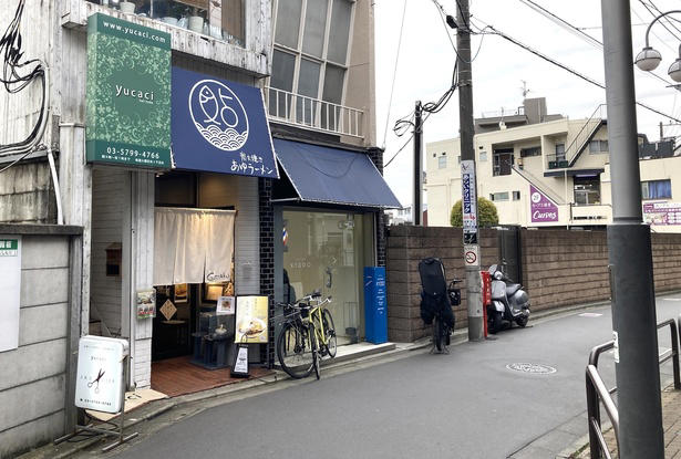 【新宿】24時間いつでも味わえる！すっきりでもコクのある“東京豚骨ラーメン”「とんこつらーめん 氣華」, 【代々木上原】和洋中が融合した一杯は星付き＆殿堂の旨さ！無化調・自家製麺・トリプルスープの3つの柱を重視した「Japanese Soba Noodles 蔦」, 【経堂】黄金スープにまるっと1匹！炭火焼きの香ばしい鮎を豪快に味わう「炭火焼き あゆラーメン GOTTAKU」, 【町田】“御三家”から受け継ぐ旨さがここに！家系の名店「ラーメン町田家 町田本店」, 【小田原】厳選カルビとスパイシーなスープのおいしさが溶け込む名物ラーメン「かるびラーメン 小田原ミナカ店」