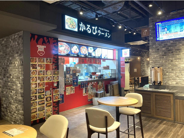 【新宿】24時間いつでも味わえる！すっきりでもコクのある“東京豚骨ラーメン”「とんこつらーめん 氣華」, 【代々木上原】和洋中が融合した一杯は星付き＆殿堂の旨さ！無化調・自家製麺・トリプルスープの3つの柱を重視した「Japanese Soba Noodles 蔦」, 【経堂】黄金スープにまるっと1匹！炭火焼きの香ばしい鮎を豪快に味わう「炭火焼き あゆラーメン GOTTAKU」, 【町田】“御三家”から受け継ぐ旨さがここに！家系の名店「ラーメン町田家 町田本店」, 【小田原】厳選カルビとスパイシーなスープのおいしさが溶け込む名物ラーメン「かるびラーメン 小田原ミナカ店」