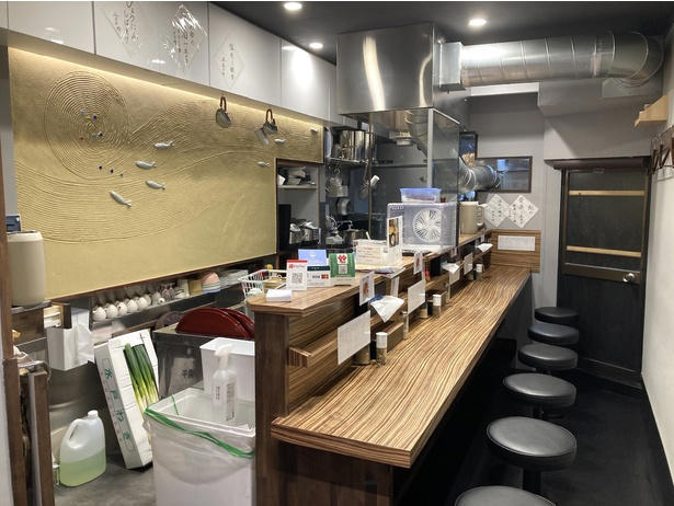 【新宿】24時間いつでも味わえる！すっきりでもコクのある“東京豚骨ラーメン”「とんこつらーめん 氣華」, 【代々木上原】和洋中が融合した一杯は星付き＆殿堂の旨さ！無化調・自家製麺・トリプルスープの3つの柱を重視した「Japanese Soba Noodles 蔦」, 【経堂】黄金スープにまるっと1匹！炭火焼きの香ばしい鮎を豪快に味わう「炭火焼き あゆラーメン GOTTAKU」, 【町田】“御三家”から受け継ぐ旨さがここに！家系の名店「ラーメン町田家 町田本店」, 【小田原】厳選カルビとスパイシーなスープのおいしさが溶け込む名物ラーメン「かるびラーメン 小田原ミナカ店」