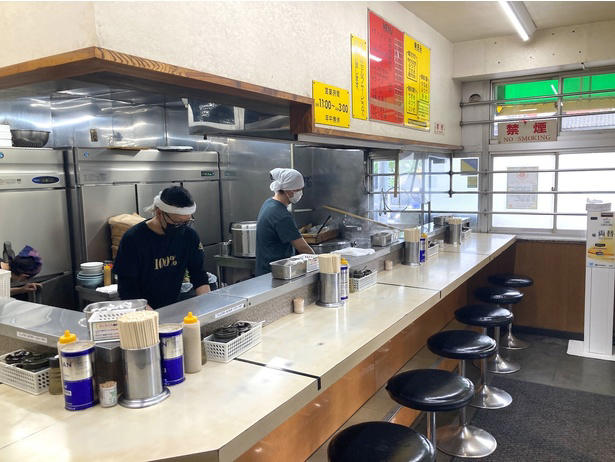 【新宿】24時間いつでも味わえる！すっきりでもコクのある“東京豚骨ラーメン”「とんこつらーめん 氣華」, 【代々木上原】和洋中が融合した一杯は星付き＆殿堂の旨さ！無化調・自家製麺・トリプルスープの3つの柱を重視した「Japanese Soba Noodles 蔦」, 【経堂】黄金スープにまるっと1匹！炭火焼きの香ばしい鮎を豪快に味わう「炭火焼き あゆラーメン GOTTAKU」, 【町田】“御三家”から受け継ぐ旨さがここに！家系の名店「ラーメン町田家 町田本店」, 【小田原】厳選カルビとスパイシーなスープのおいしさが溶け込む名物ラーメン「かるびラーメン 小田原ミナカ店」