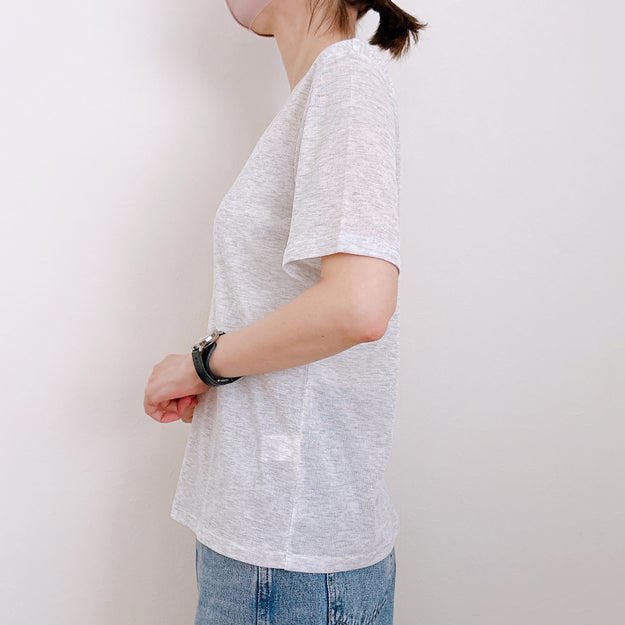 程よい透け感がおしゃれで、着心地もばつぐん。, 大人世代が着るなら、いつもより大きめがおすすめ。, シアー素材ならではのおしゃれも楽しめます。, 着回し力が高くて、コスパばつぐんです。, ほかの色も欲しくなる、万能Tシャツ。