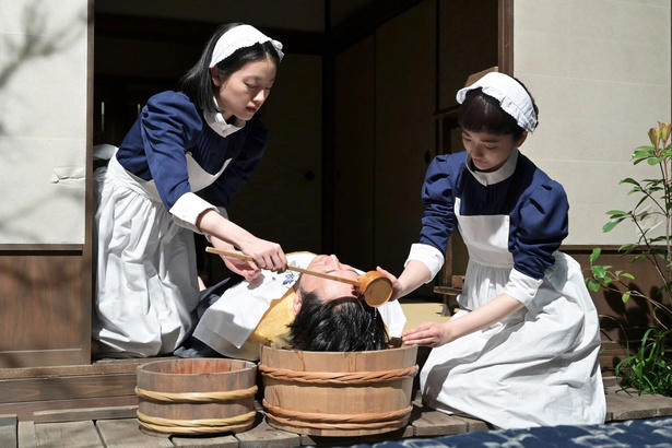 すれ違う看病婦と看護婦見習い…患者に寄り添う見習いたちの優しさ, 明かされるフユの過酷な二重生活…直美が提案した“ある条件”, フユの自宅へ訪問…夫・康介の洗髪で伝える“看護”の心, フユの苦境に共感の声…じろう演じる夫・康介の登場にも反響