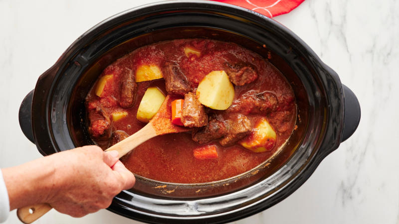 Ingredients, Slow cooker beef stew serving suggestion, What is gravy beef?, Julie Goodwin slow cooker recipes