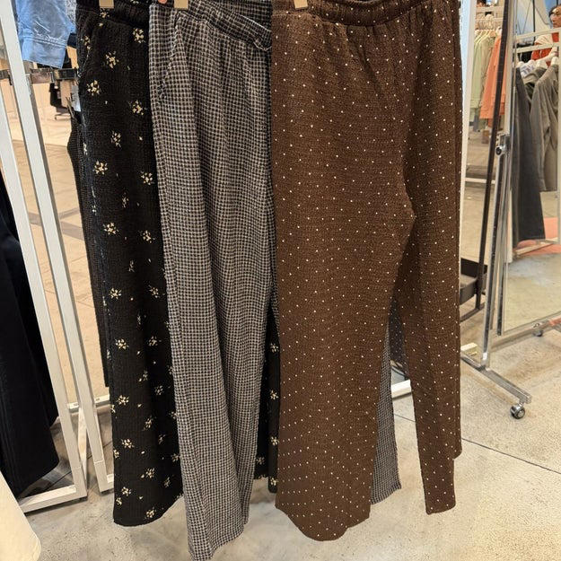 1.「レイクールボーダーキャミセット」、「レイクール ボーダースカート」, 2.「タフコットン プリントTシャツ」, 3.「デニムプリントストレートパンツ」, 4.「撥水バルーンスカート」, 5.「シャーリング総柄ワイドパンツ」, 6.「シーンレス遮熱ブラウス」, 7.「ジョブライト ワイドパンツ」