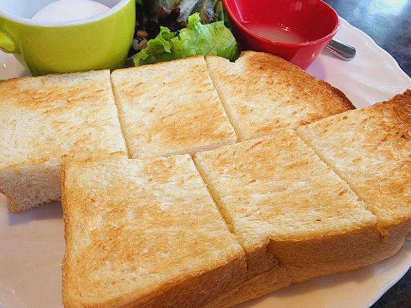 朝トーストは太りやすい？, 血糖値を上げにくい朝トーストのポイント, 血糖値を上げにくい朝トーストの組み合わせ3選, 朝トーストを食べるときの注意点