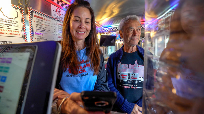 How it became Haven Bros., The diner's diners, What to order? , Sweet tooth
