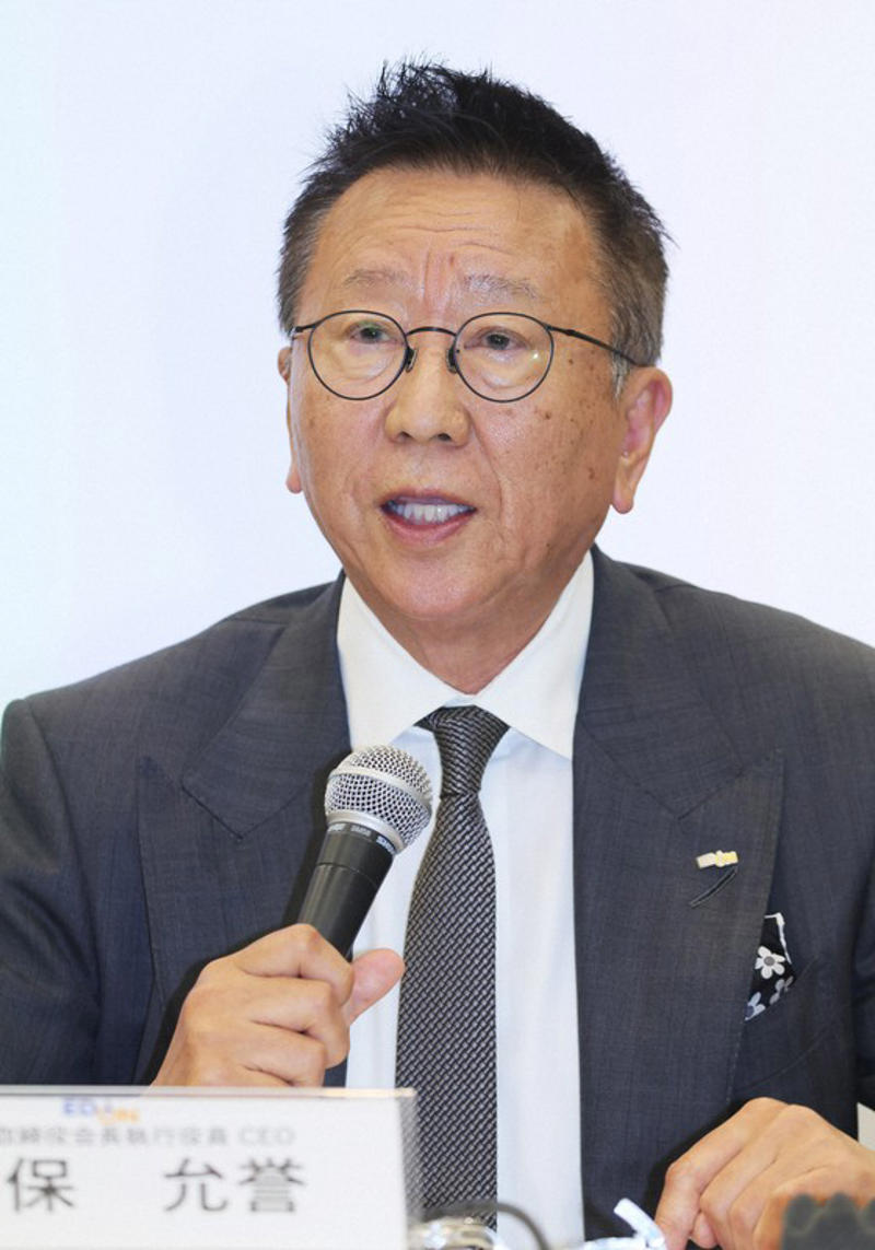 記者会見を終え、握手を交わすヤマダホールディングスの山田昇代表取締役会長兼CEO（左）とエディオンの久保允誉代表取締役会長兼CEO＝東京都千代田区で2026年6月5日午後5時58分、吉田航太撮影, 記者会見するヤマダホールディングスの山田昇代表取締役会長兼CEO（左）とエディオンの久保允誉代表取締役会長兼CEO＝東京都千代田区で2026年6月5日午後5時7分、吉田航太撮影, 記者会見で記者の質問に笑顔を見せるヤマダホールディングスの山田昇代表取締役会長兼CEO（左）とエディオンの久保允誉代表取締役会長兼CEO＝東京都千代田区で2026年6月5日午後5時35分、吉田航太撮影, 記者会見するヤマダホールディングスの山田昇代表取締役会長兼CEO＝東京都千代田区で2026年6月5日午後5時10分、吉田航太撮影, 記者会見するエディオンの久保允誉代表取締役会長兼CEO（右）とヤマダホールディングスの山田昇代表取締役会長兼CEO＝東京都千代田区で2026年6月5日午後5時19分、吉田航太撮影, 記者会見するエディオンの久保允誉代表取締役会長兼CEO（右）とヤマダホールディングスの山田昇代表取締役会長兼CEO＝東京都千代田区で2026年6月5日午後5時17分、吉田航太撮影, 記者会見するエディオンの久保允誉代表取締役会長兼CEO＝東京都千代田区で2026年6月5日午後5時18分、吉田航太撮影, 記者会見で記者の質問に答えるヤマダホールディングスの山田昇代表取締役会長兼CEO（左）とエディオンの久保允誉代表取締役会長兼CEO＝東京都千代田区で2026年6月5日午後5時41分、吉田航太撮影, 記者会見で記者の質問に答えるヤマダホールディングスの山田昇代表取締役会長兼CEO（左）とエディオンの久保允誉代表取締役会長兼CEO＝東京都千代田区で2026年6月5日午後5時半、吉田航太撮影, 記者会見で記者の質問に答えるヤマダホールディングスの山田昇代表取締役会長兼CEO（奥左から2人目）とエディオンの久保允誉代表取締役会長兼CEO（同3人目）＝東京都千代田区で2026年6月5日午後5時29分、吉田航太撮影, 記者会見を終え、手を合わせるヤマダホールディングスの山田昇代表取締役会長兼CEO（左）と握手を求めるエディオンの久保允誉代表取締役会長兼CEO＝東京都千代田区で2026年6月5日午後5時58分、吉田航太撮影, 記者会見を終え、握手を交わすヤマダホールディングスの山田昇代表取締役会長兼CEO（左）とエディオンの久保允誉代表取締役会長兼CEO＝東京都千代田区で2026年6月5日午後5時58分、吉田航太撮影, 記者会見を終え、握手を交わすヤマダホールディングスの山田昇代表取締役会長兼CEO（左）とエディオンの久保允誉代表取締役会長兼CEO＝東京都千代田区で2026年6月5日午後5時56分、吉田航太撮影
