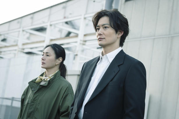 両親殺害事件の真犯人を追うクライムサスペンス, 晴子には「誰とも群れない頼もしさみたいなものがある」, 長年の信頼感が伝わってくる岡田＆染谷の“阿吽の呼吸”, 「未解決事件の真相が、どのように明らかになっていくのかが大きな見どころ」