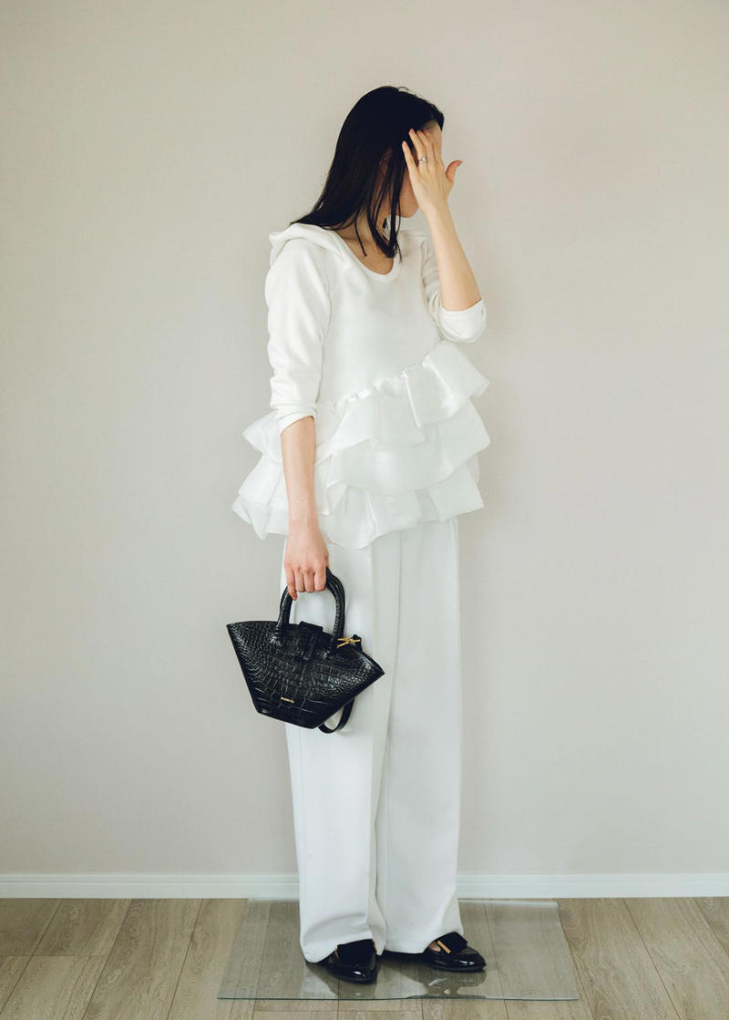 思い入れが強いからこそ服の処分はあと回し。抵抗感を薄めてから向き合いました, 服の組み合わせをイラストで描き、イメージしてから買い足します, シューズは服に合わせやすいモノトーンを中心に最低限の数で, マザーズバッグはすぐ買わず、まずはあるもので対応