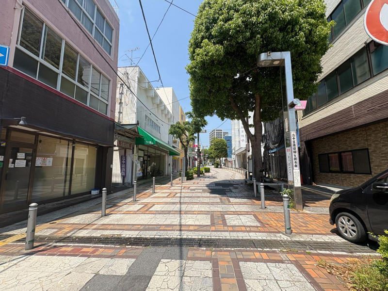 日立市に存在した唯一の百貨店, 「商業の中心地」を作るための再開発, 開業から1年4カ月で旧店舗が閉店, 企業城下町と歩んだ百貨店
